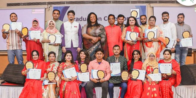 তরুণ ও নারী নেতৃত্ব বিকাশে বাংলাদেশের ২২ তরুণ রাজনৈতিক নেতৃবৃন্দকে ফেলোশিপ অ্যাওয়ার্ড দিল ডেমোক্রেসি ইন্টারন্যাশনাল